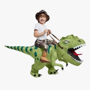 Halloween 🎃 little kid inflatable costume 
Worn once 
Size 7-10 kid 
Smokefree